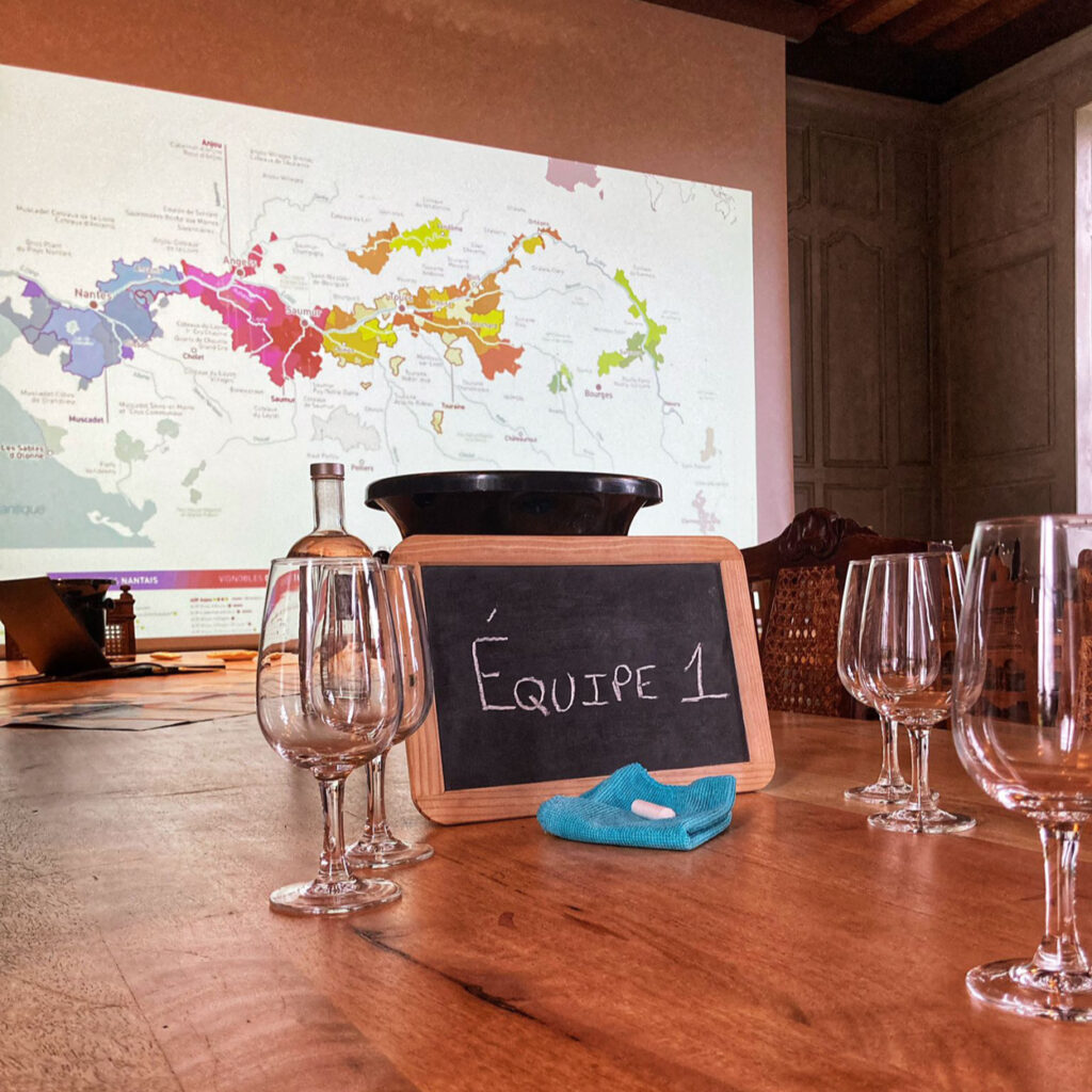 Loire Secrets - Team Building oenologique pour les entreprises - Qu'importe le flacon